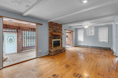 Welcome to 99 Wexford Dr, an expansive 3000 sq ft Colonial home - photo 7