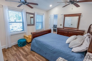 Coastal getaway with character located in a campground community - photo 16