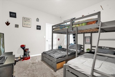 This beautifully designed 4-bedroom, 3-bathroom single-story - photo 16