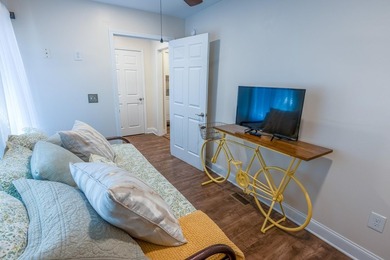 Coastal getaway with character located in a campground community - photo 20