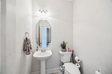 Beautiful and spacious, this move-in ready home is located in - photo 7
