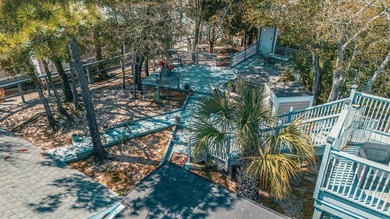 Coastal getaway with character located in a campground community - photo 38