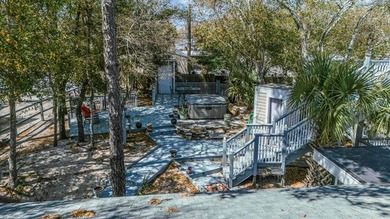 Coastal getaway with character located in a campground community - photo 42