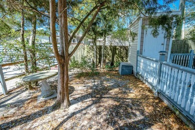 Coastal getaway with character located in a campground community - photo 44