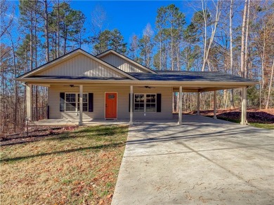 Lake Home For Sale in Fair Play, South Carolina