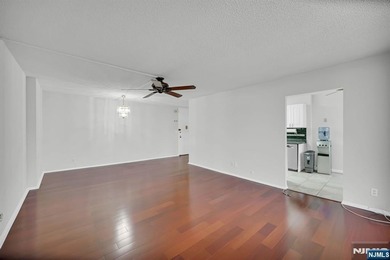 *LUXURY 16TH-FLOOR CONDO* Perched high on the 16th floor of one