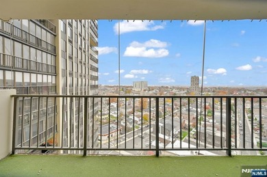 *LUXURY 16TH-FLOOR CONDO* Perched high on the 16th floor of one