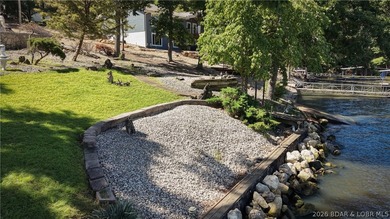 Rare as Hens teeth, this almost 100 ft of moderate shoreline - photo 17
