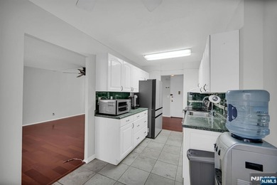 *LUXURY 16TH-FLOOR CONDO* Perched high on the 16th floor of one