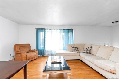 Beautifully Renovated Far Rockaway 3 bedroom. Hardwood floors - photo 2
