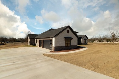 This exceptional 4-bedroom, 3.5-bath luxury modern farmhouse - photo 22