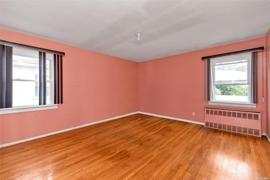 Beautifully Renovated Far Rockaway 3 bedroom. Hardwood floors - photo 3