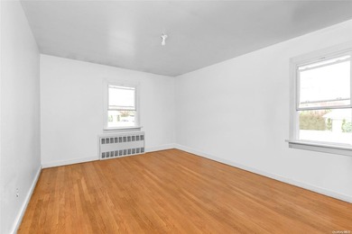 Beautifully Renovated Far Rockaway 3 bedroom. Hardwood floors - photo 4