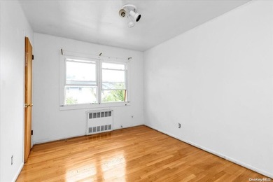 Beautifully Renovated Far Rockaway 3 bedroom. Hardwood floors - photo 5