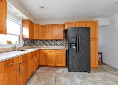 Beautifully Renovated Far Rockaway 3 bedroom. Hardwood floors - photo 6