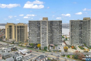 *LUXURY 16TH-FLOOR CONDO* Perched high on the 16th floor of one