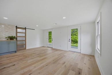 Fully renovated, this private 3bd/3ba lakeside ranch home, sits - photo 11