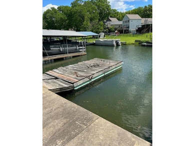 Fully renovated, this private 3bd/3ba lakeside ranch home, sits - photo 30