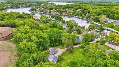Fully renovated, this private 3bd/3ba lakeside ranch home, sits - photo 32