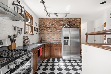 Welcome to 16 Clifford Place - one of Greenpoint's most - photo 5