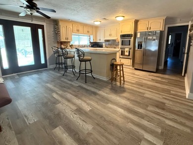 On Lake Concordia is where you'll find this welcoming and - photo 14