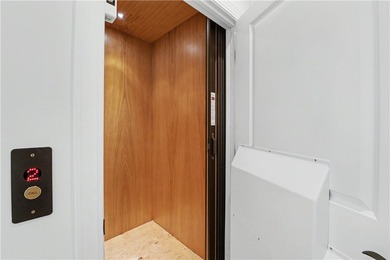 The Keowee Life Awaits You! Built in 2008 on 1.60 acres, 605