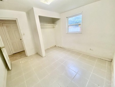 2-bedroom, 1-bath home in a highly convenient location-just 2 - photo 3