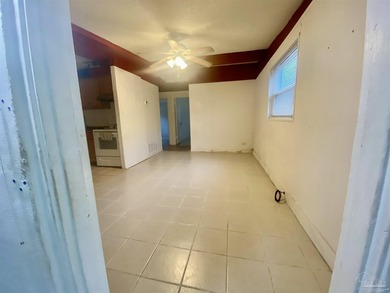 2-bedroom, 1-bath home in a highly convenient location-just 2 - photo 10