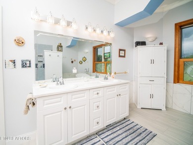 Experience Luxury Living at its finest in this exceptional Golf - photo 12