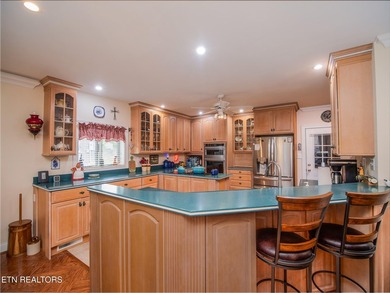Experience Luxury Living at its finest in this exceptional Golf - photo 38
