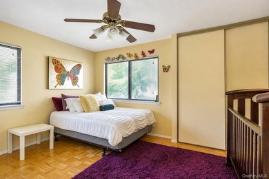 A 2-bedroom, 2-bath townhouse condo in Wantagh with 1,248 sq ft - photo 17