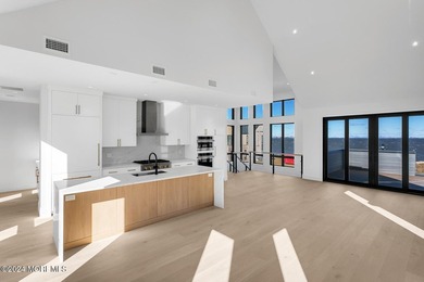 Experience unobstructed panoramic water views of the Manhattan - photo 17