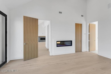 Experience unobstructed panoramic water views of the Manhattan - photo 19