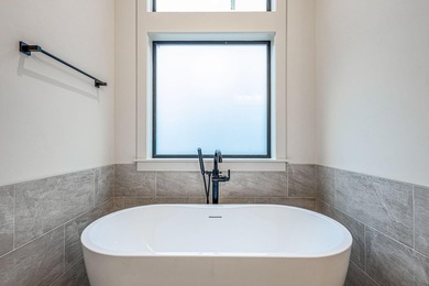 Stunning brand new single-level home located in one of Eagle - photo 32