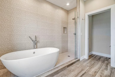 Discover this coastal luxury and pristine 2019-built, 7-bedroom - photo 44