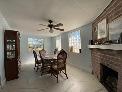 Looking for a lakefront home in Edgewater? Look no further! - photo 8