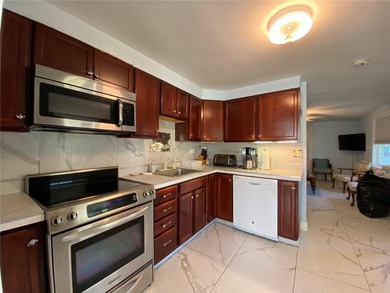 Looking for a lakefront home in Edgewater? Look no further! - photo 10