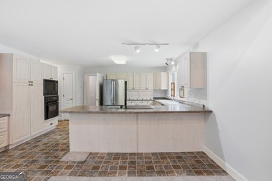 Welcome to 205 Mill Creek Circle on beautiful Lake Hartwell! - photo 9