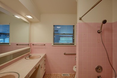 Roomy Mid Century Modern with all the right things! Marble faced - photo 21