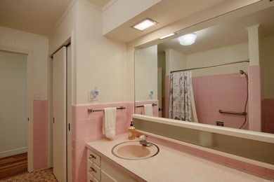 Roomy Mid Century Modern with all the right things! Marble faced - photo 22