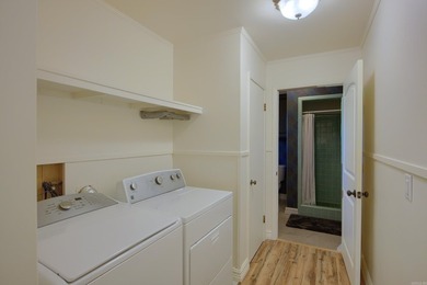Roomy Mid Century Modern with all the right things! Marble faced - photo 27