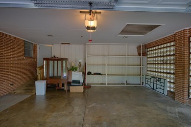 Roomy Mid Century Modern with all the right things! Marble faced - photo 34