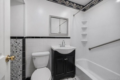 Welcome to this spacious two-family home located in the Edenwald - photo 6