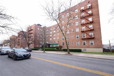 Welcome to Senate Coops! Bright 1-Bedroom Co-op in Prime