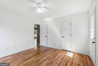 Less than a mile from Hartwell Marina and just minutes from - photo 26