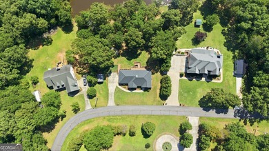 Less than a mile from Hartwell Marina and just minutes from - photo 31