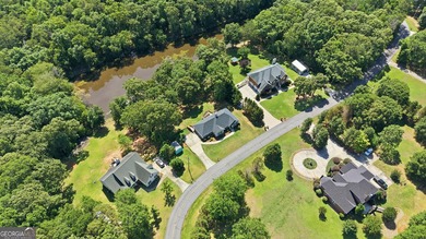 Less than a mile from Hartwell Marina and just minutes from - photo 33