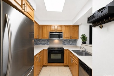 Experience LUXURY in Kaka'ako, Hawaii,on the 21st floor of the - photo 12