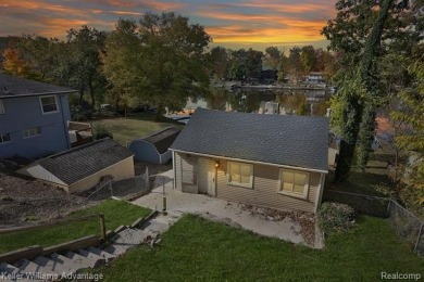 Lake Home For Sale in Pinckney, Michigan