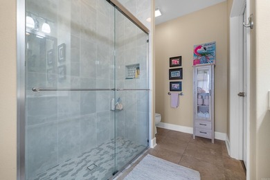 $50,000 of recent cosmetic upgrades! Definitely move-in ready! - photo 23